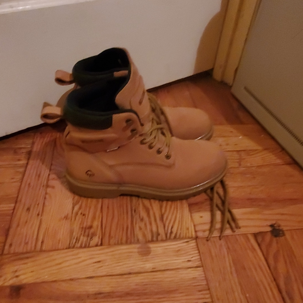 Men's Wolverine Tan Winter Boots Size 9.5 M